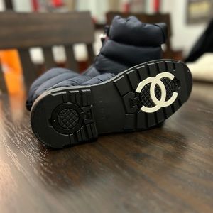 CHANEL navy blue nylon DOWN Ankle SNOW Boots Shoes 38